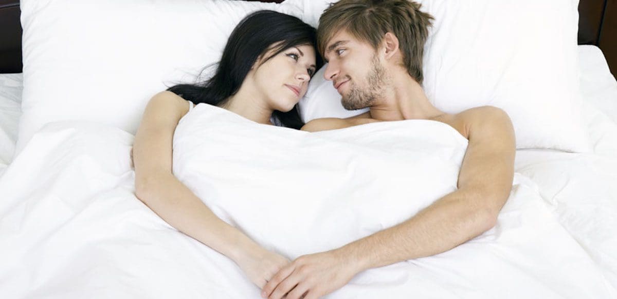 10 lucruri pe care cuplurile fericite le fac înainte de a merge la culcare