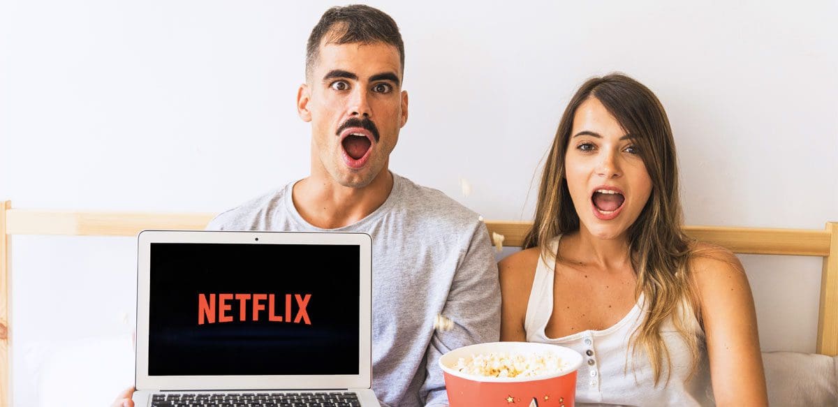 Netflix, cuplu și contract de binging