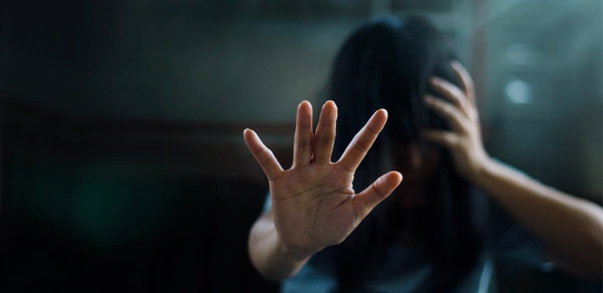 Zece comportamente obișnuite, care pot indica existența unei traume psihologice