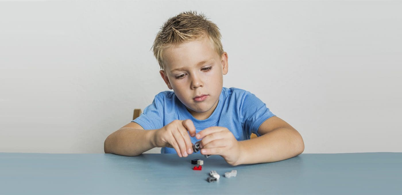 Cum putem sprijini dezvoltarea copilului cu ajutorul pieselor LEGO