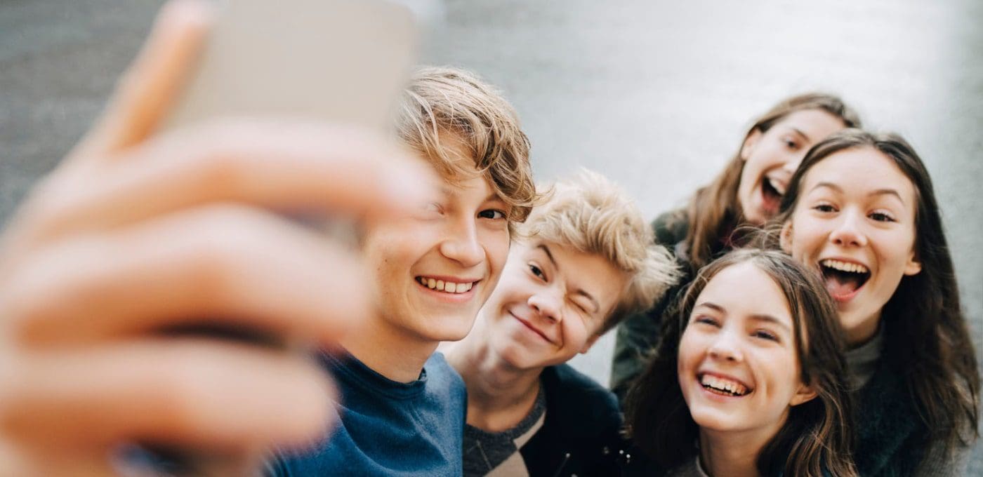 Adolescenții acceptați social au parte de mai multe emoții pozitive, ne confirmă un nou studiu